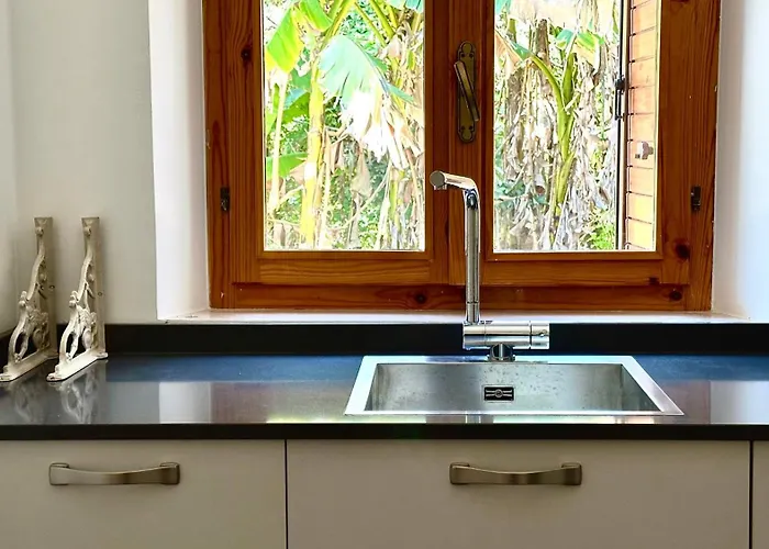 S332 – Sirolo, Trilocale Al Piano Terra Con Corte E Posto Auto Sirolo