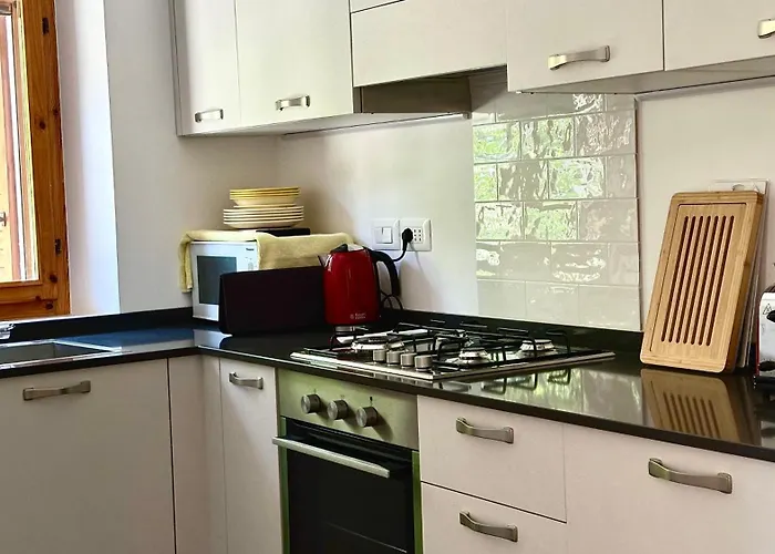 S332 – Sirolo, Trilocale Al Piano Terra Con Corte E Posto Auto Sirolo