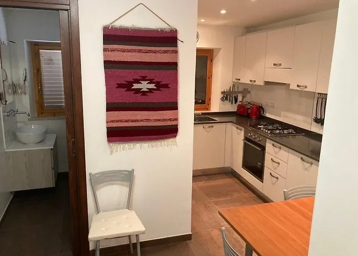 S332 – Sirolo, Trilocale Al Piano Terra Con Corte E Posto Auto Sirolo