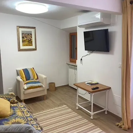 S332 - Sirolo, Trilocale Al Piano Terra Con Corte E Posto Auto Apartamento Sirolo