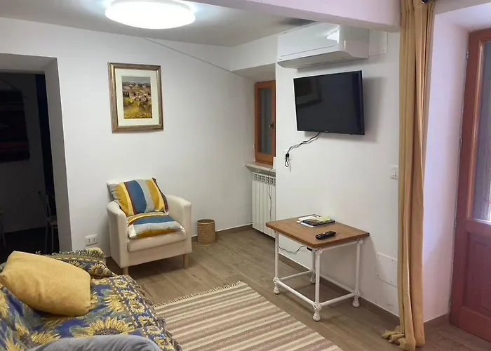 S332 - Sirolo, Trilocale Al Piano Terra Con Corte E Posto Auto דירה סירולו